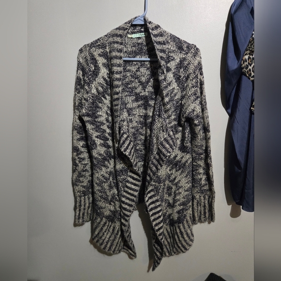 Maurices Sweaters - ❄️☃️❄️Maurice's marled black southwestern pattern open front cardigan, sz M